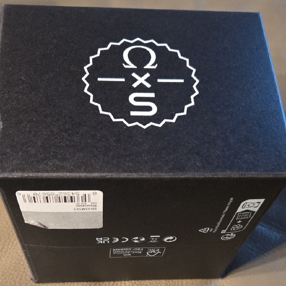 Omega Speedmaster with Red and Gray Accents - Picture 11 of 16